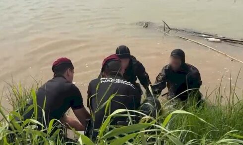 Man arrested for not helping friend that fell into Valencia river and drowned