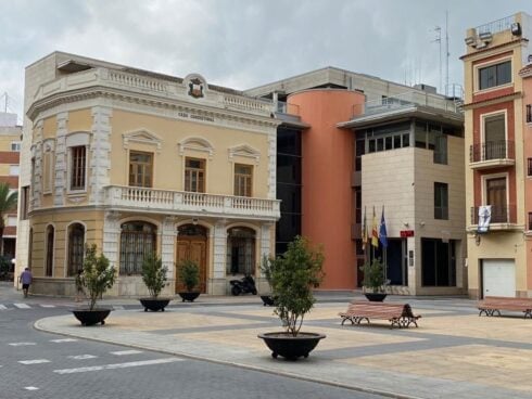Man stabs wife to death and strangles young son before confessing to 'barbarity' in Spain