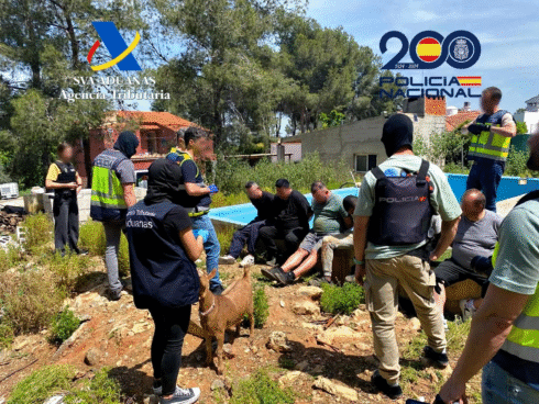 Police make mass arrests and raid drugs lab making up to 30 kilos of cocaine per day in Spain