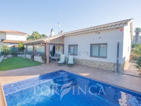 3 bedroom Villa for sale in Calonge i Sant Antoni with pool garage - € 395