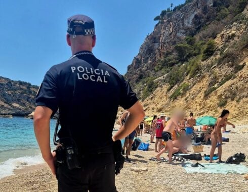 100 bathers evicted by police from Costa Blanca beach that was 'closed' in 2007
