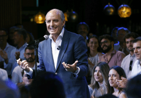Ex-Valencia president Francisco Camps launches spectacular comeback in bid to oust Carlos Mazon