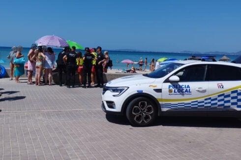 Swimmers ordered out of the water in shark alert at Mallorca beach