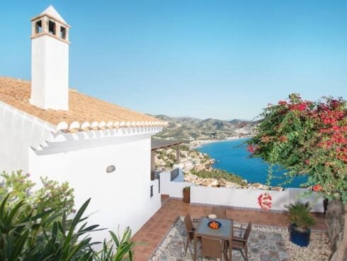 4 bedroom Villa for sale in La Herradura with pool - € 795