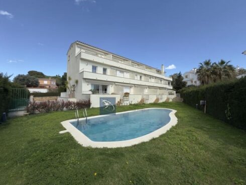 3 bedroom Semi-detached Villa for sale in S'Agaro with pool garage - € 600