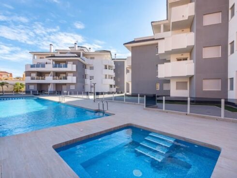 2 bedroom Apartment for sale in Orihuela Costa with pool - € 174