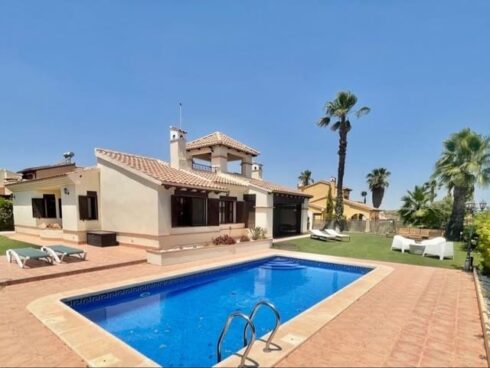 3 bedroom Villa for sale in Hacienda del Alamo with pool garage - € 369