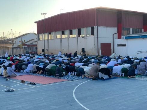 Government gives Spanish council one-month deadline to reverse Islamic prayer ban in municipal facilities
