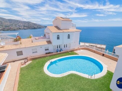 3 bedroom Semi-detached Villa for sale in Velilla with pool garage - € 299
