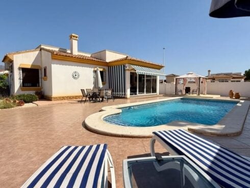 3 bedroom Villa for sale in Hondon de las Nieves with pool - € 249